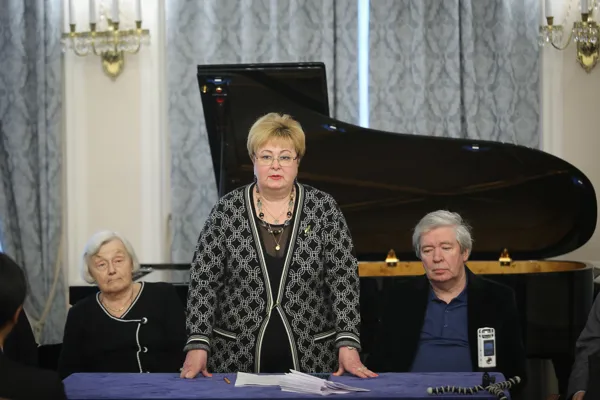 Конкурсантов приветствует Председатель жюри Конкурса, декан Научно-композиторского факультета, заведующая кафедрой истории русской музыки, д.иск., профессор Ирина Арнольдовна Скворцова
