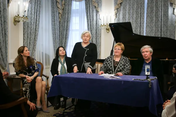 Выступает Сопредседатель жюри Конкурса, кандидат искусствоведения, профессор кафедры истории зарубежной музыки Ирина Васильевна Коженова