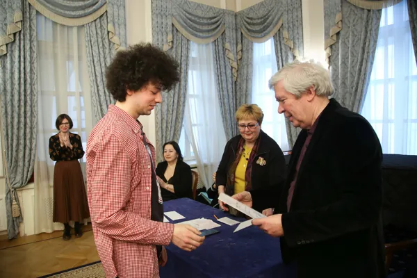 I премию конкурса в номинации «композиция» получает Петер Даниель Бойков (Москва)