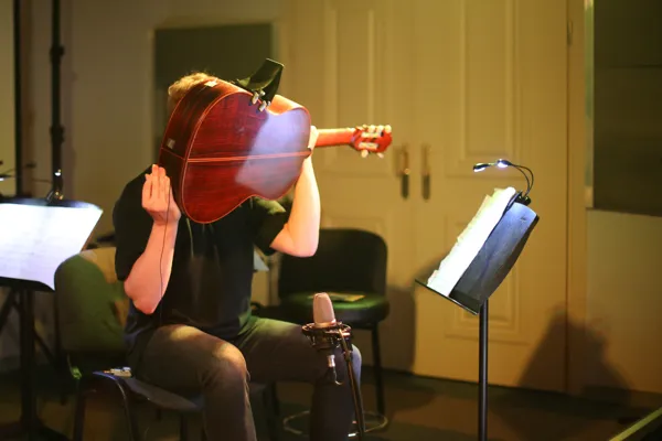 Томас Кесслер. “Guitar Control” для электрогитары и электроники. Алексей Потапов, электрогитара
