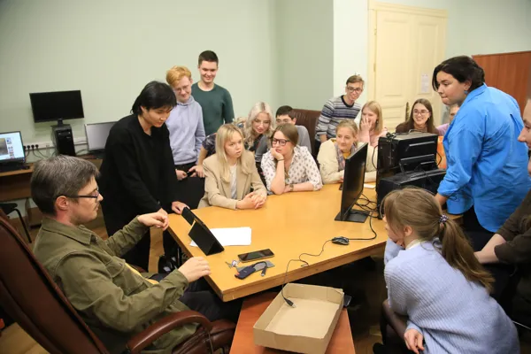 В Московской консерватории стартовал новый курс музыкальной информатики.  Ведущий курса — преподаватель кафедры теории музыки, кафедры информационных технологий, кандидат искусствоведения Иван Старостин