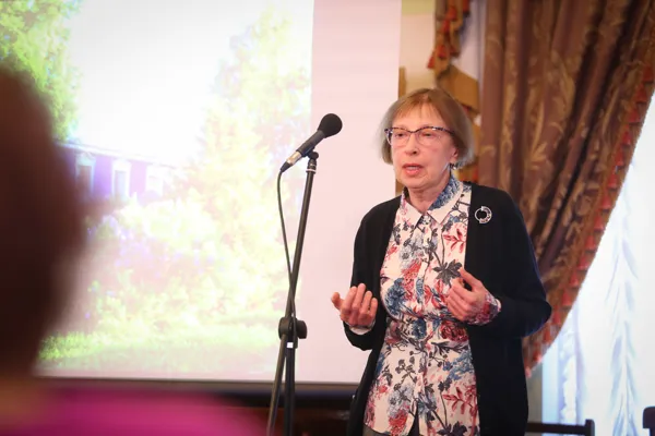 Ирина Вячеславовна Брежнева, кандидат искусствоведения, заведующая отделом редких изданий и рукописей Научной музыкальной библиотеки имени С. И. Танеева Московской консерватории