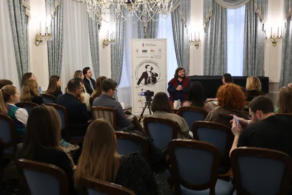 Вторая встреча в рамках проекта Public talk «Быть оперным певцом». Конференц-зал