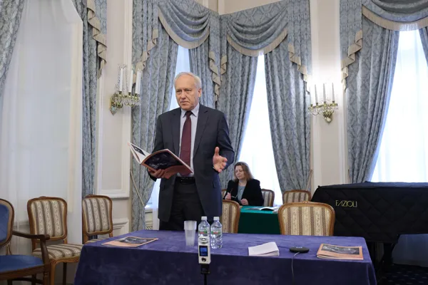 Открывает Международную конференцию «Николай Голованов и современные пути развития духовной музыки» проректор по научной и воспитательной работе, доктор искусствоведения, профессор К.В. Зенкин