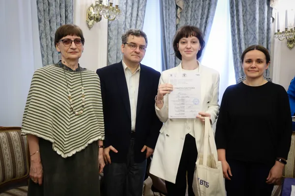 Грамоту участника в номинации «Теория музыки» Всероссийского конкурса им. Ю. Н. Холопова получает Гришанова Полина (Москва)