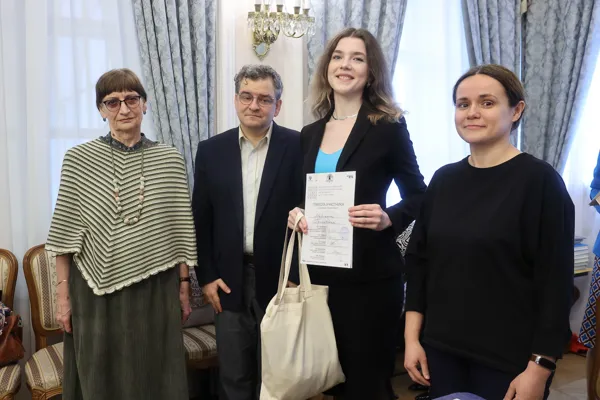 Грамоту участника в номинации «Теория музыки» Всероссийского конкурса им. Ю. Н. Холопова получает Гриневская Марианна (Москва)