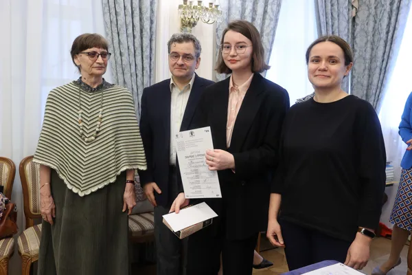 Диплом лауреата 3 премии в номинации «Теория музыки» Всероссийского конкурса им. Ю. Н. Холопова получает Баязитова Камилла (Казань)
