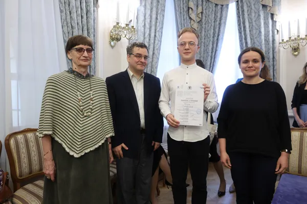 Диплом лауреата 2 премии в номинации «Теория музыки» Всероссийского конкурса им. Ю. Н. Холопова получает Стариков Илья (Владимир)
