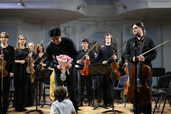 Камерный оркестр «Camerata Komitas», художественный руководитель и дирижёр Эрнест Алавердян. Рахманиновский зал