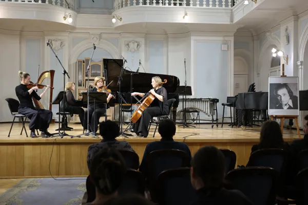 Альфред Шнитке. Набросок ко II части Фортепианного квартета Густава Малера. Исполняют Марина Катаржнова (скрипка), Мона Хаба (фортепиано), Екатерина Маркова (альт), Ольга Галочкина (виолончель)