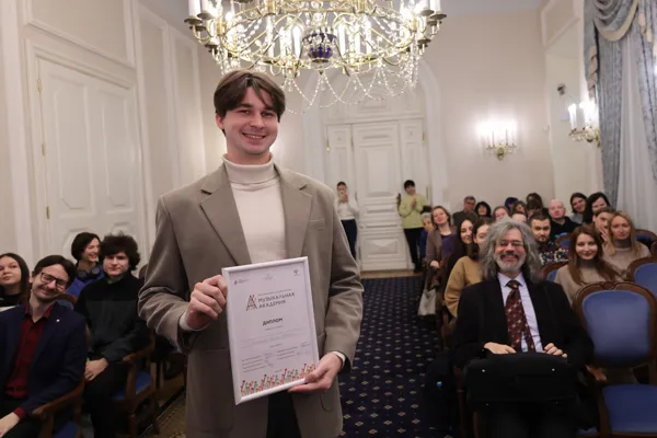 Диплом лауреата II степени III Международного музыковедческого конкурса «Музыкальная академия» получает Максим Сосновенко 