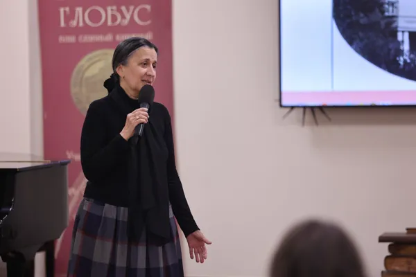 Выступает краевед, член Старорусского отделения Рахманиновского Общества Инна Савчук