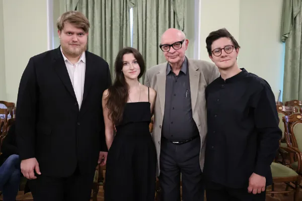 Олег Худяков, Агаша Григорьева, Ефрем Подгайц, Фёдор Освер после премьеры полифонического концерта «Приношение И.С. Баху» Е. Подгайца