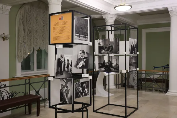 С 1 октября по 9 ноября в фойе Малого зала проходит фотовыставка «160 лет Московской консерватории: история в объективе фотографа»