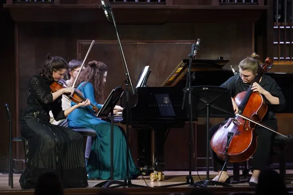 Contra-trio (Екатерина Балашова, Анна Шабалина, Вера Иофе).