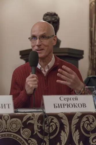 Журналист, обозреватель, редактор отдела Культура газеты «Труд», автор книги «Денис Мацуев – жизнь на Crescendo», Сергей Николаевич Бирюков