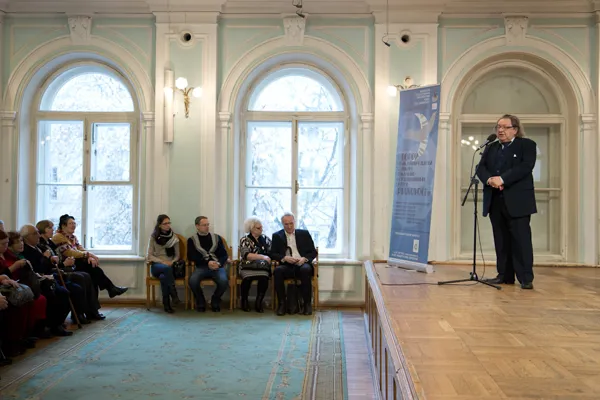 Выступает Председатель жюри конкурса, Народный артист России, проректор по артистической деятельности и учебно-методическому объединению Московской консерватории, профессор Александр Зиновьевич Бондурянский.