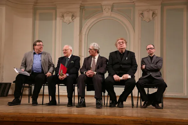 Члены жюри III Международного конкурса молодых композиторов имени Н.Я. Мясковского. Слева направо: председатель Жюри, композитор, Народный артист Российской Федерации, заведующий кафедрой композиции Московской консерватории, профессор Александр Владимирович Чайковский; пианист, композитор, член Академии Сан Фернандо, профессор Хоакин Сориано; композитор, Заслуженный деятель искусств РФ, профессор Юрий Сергеевич Каспаров; композитор, декан композиторского факультета Московской консерватории, профессор Александр Александрович Кобляков; композитор, и. о. Зав. кафедрой специальной композиции и импровизации Санкт-Петербургской Государственной консерватории Антон Валерьевич Танонов.