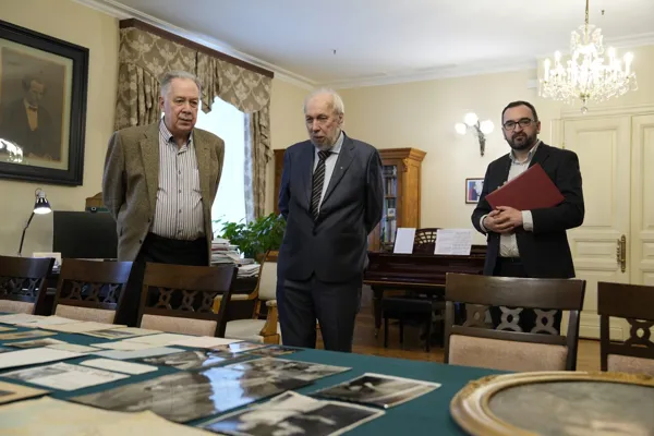 Передача в дар Московской консерватории личного архива великой русской арфистки Веры Георгиевны Дуловой (1909-2000).