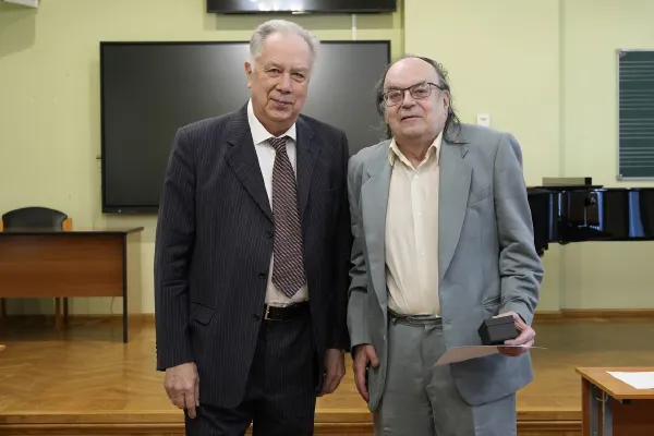 Церемония награждения педагогов, концертмейстеров и сотрудников
