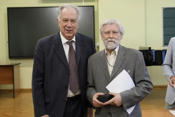 Церемония награждения педагогов, концертмейстеров и сотрудников
