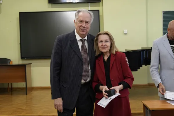 Церемония награждения педагогов, концертмейстеров и сотрудников

