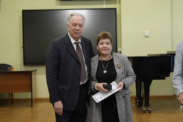 Церемония награждения педагогов, концертмейстеров и сотрудников
