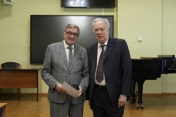 Церемония награждения педагогов, концертмейстеров и сотрудников
