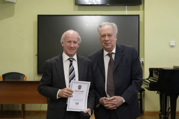 Церемония награждения педагогов, концертмейстеров и сотрудников
