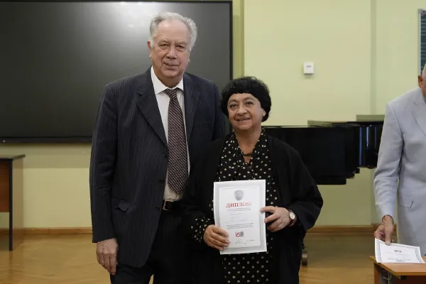 Церемония награждения педагогов, концертмейстеров и сотрудников
