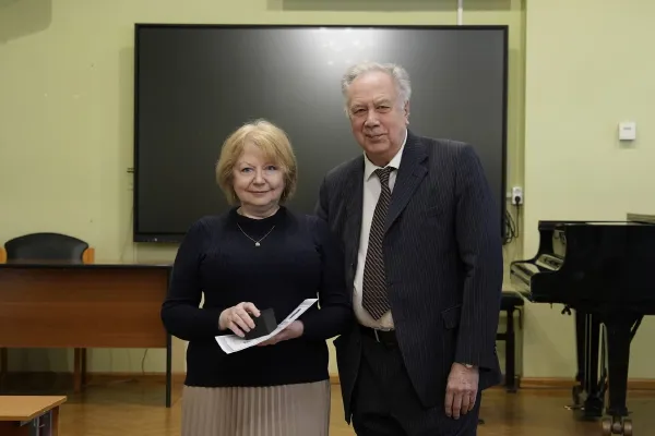 Церемония награждения педагогов, концертмейстеров и сотрудников

