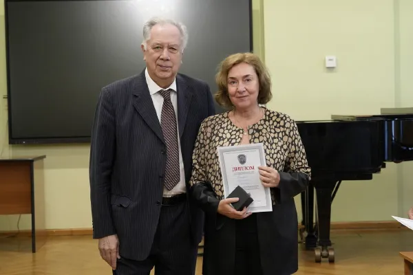 Церемония награждения педагогов, концертмейстеров и сотрудников
