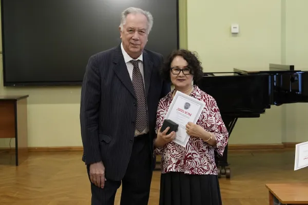 Церемония награждения педагогов, концертмейстеров и сотрудников
