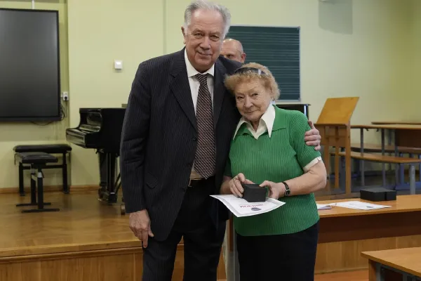 Церемония награждения педагогов, концертмейстеров и сотрудников
