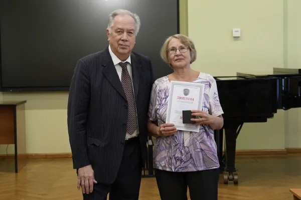 Церемония награждения педагогов, концертмейстеров и сотрудников
