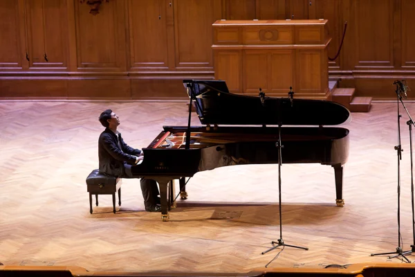 <i>Alma Mater</i> introduces: Eduard Kunz’s recital