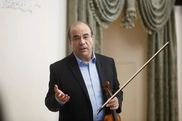 Master class taught by Levon Ambartsumian