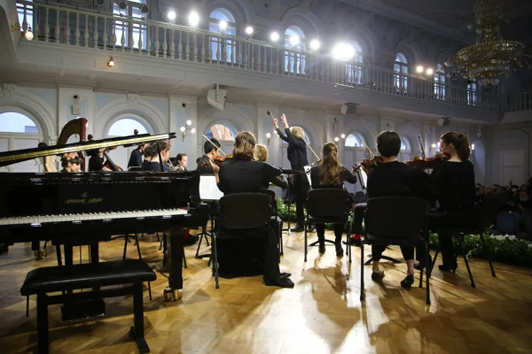 Alexandra Kalafatova (piano). Chamber Orchestra. The <i>Reheard</i> Ensemble