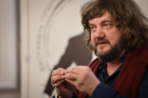 “To Be An Opera Singer.” A Meeting with Felix Korobov