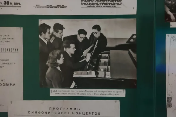 The Exhibition “Let Us Bow to Those Great Years”